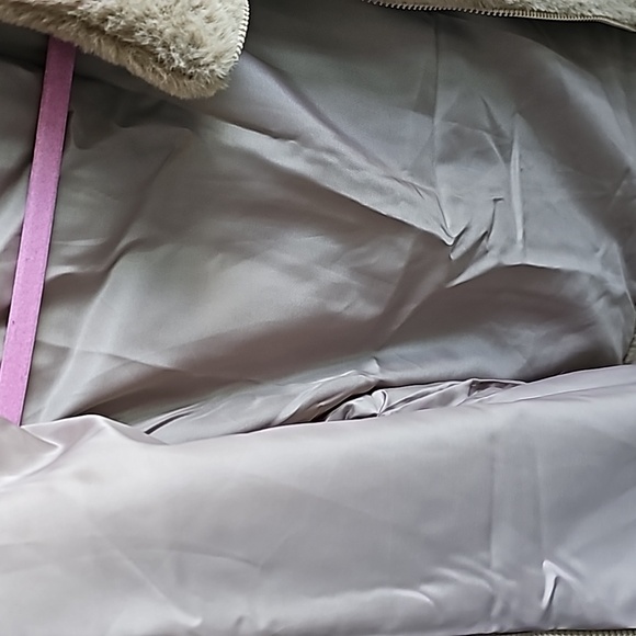 Faux Fur Zip Up Vest - Picture 3 of 3